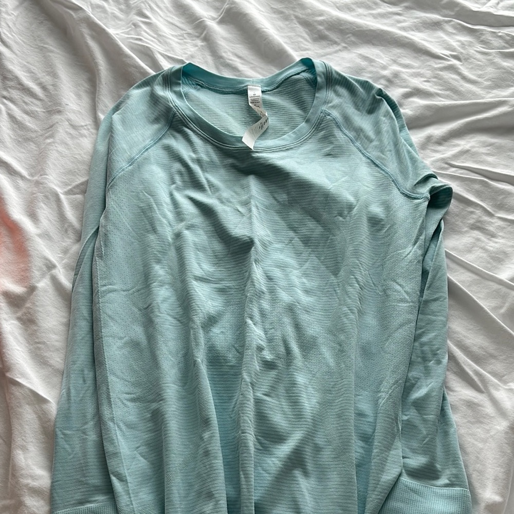 Lulu swiftly tech light blue long sleeve size 6
